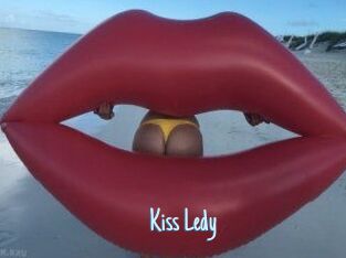 Kiss_Ledy