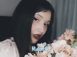 Miajones18
